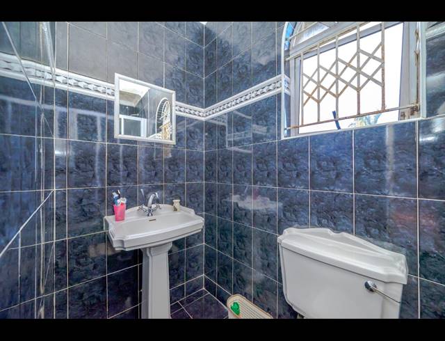 6 BEDROOM HOUSE FOR SALE IN SOMERSET PARK